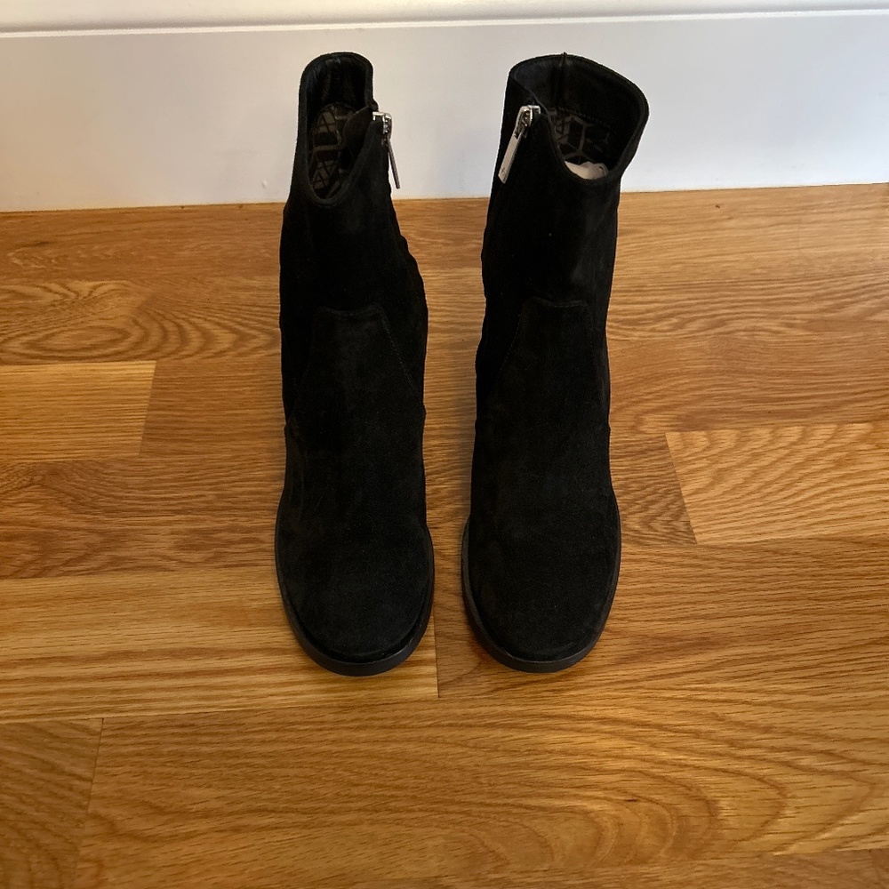 Aquatalia Brigitte Luxe Black Suede Weatherproof ankle Boots Sz 6.5M